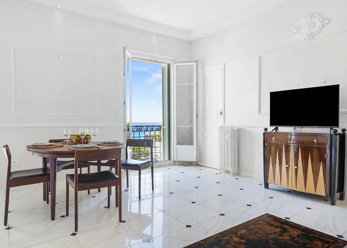 Alexandra Palace, Appartement Belle Epoque Menton, Vue Mer, Parking